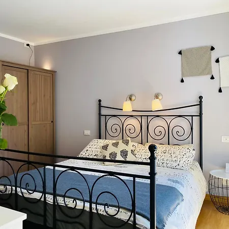 Nelia Guest house